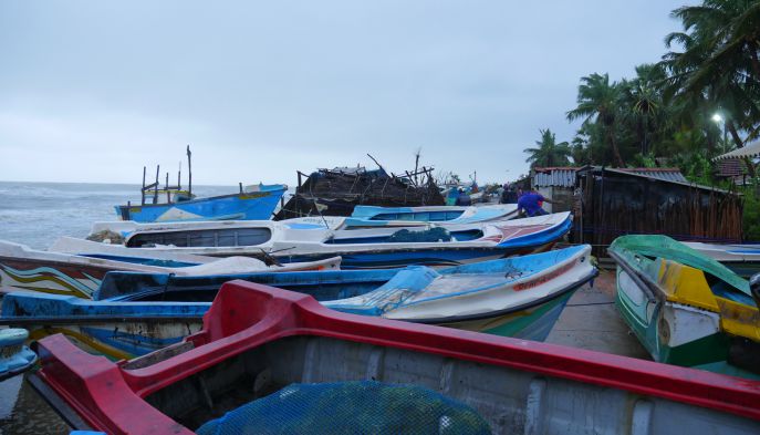மன்னார் மாவட்டத்தில் 2058 குடும்பங்கம் பாதீப்பு-மீனவர்களின் படகுகளும் சேதம்