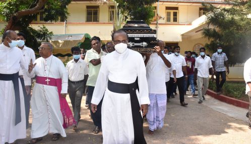 மன்னார் மறைமாவட்ட ஆயரின் பூதவுடல் தூய செபஸ்தியார் ஆலயத்தில் அஞ்சலிக்காக வைப்பு- நாளை மாலை நல்லடக்கம்