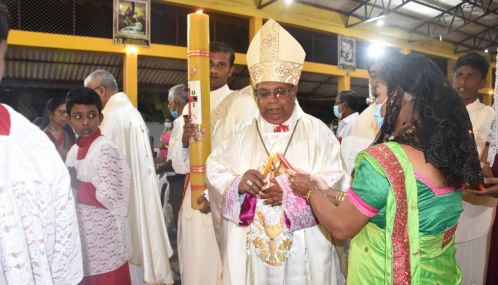மன்னாரில் சிறப்பாக இடம் பெற்ற ஈஸ்டர் நள்ளிரவு திருப்பலி