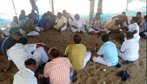 ராமேஸ்வரம் மீனவர்கள் பல்வேறு கோரிக்கைகளை முன் வைத்து காலவரையற்ற வேலை நிறுத்த போராட்டத்தில் குதிப்பு
