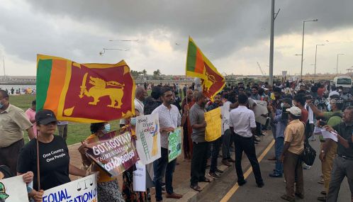 இலங்கை அரசாங்கத்தின் அடக்குமுறைகளுக்கு எதிராக காலி முகத்திடல் பகுதியில் ஒன்று கூடியுள்ள ஆர்ப்பாட்டக்காரர்கள்!