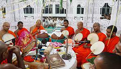 வடக்கு மாகாண சபையை பௌத்த மடமாக்க முயற்சிகள்
