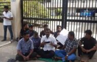 கை துண்டிக்கப்பட்ட வைசாலிக்கு நீதி வேண்டி யாழ்ப்பாணம் போதனா வைத்தியசாலைக்கு முன்பாக போராட்டம்!