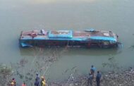 நேபாளம்; ஆற்றில் பேருந்து கவிழ்ந்ததில் 7 பேர் பலி