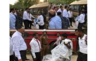 ஜனாதிபதித் தேர்தல் வாக்களிப்பு நிலையங்களிலிருந்து வாக்குப் பெட்டிகள் கையளிப்பதற்காக முதலாவது பேரூந்து யாழ்ப்பாணம் மத்திய கல்லூரியை சென்றடைந்தது
