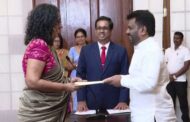 இலங்கையின் புதிய பிரதமராக ஹரிணி அமரசூரிய பதவியேற்றார்