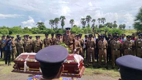 தேர்தல் கடமையில் ஈடுபட்டுக் கொண்டிருந்தவேளை உயிரிழந்த தமிழ் பேசும் பொலிஸ் உத்தியோகத்தரின் சொந்த ஊரான அராலியில் இறுதி மரியாதை!