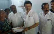 மக்களைத் தேடி மருத்துவம் திட்டம்:  பயனாளிக்கு மருந்துப் பெட்டகம் வழங்கினார் மு.க.ஸ்டாலின்