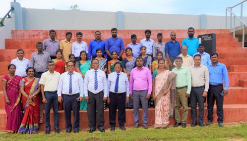 கறைபடியாத கரங்களுடன் இருந்தால்தான் சிறப்பான சேவையைச் செய்ய முடியும்  என்கிறார் வடக்கு ஆளுநர் நா.வேதநாயகன் !