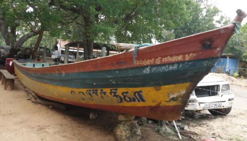 பருத்தித்துறை நீதிமன்றத்தில் இருபது லட்சம் ரூபாய்க்கு ஏலத்தில் விற்கப்பட்ட  இந்திய மீன்பிடி படகும் வலைகளும்!