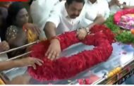 குமரி அனந்தன் மறைவு - எடப்பாடி பழனிசாமி நேரில் அஞ்சலி