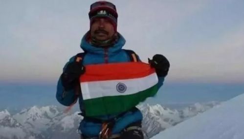 மலையேற்றத்தின்போது மயங்கி விழுந்து இந்தியர் உயிரிழப்பு