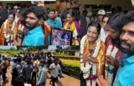 தமிழ்நாட்டிலிருந்து தாய்நாடு திரும்பிய யாழ்ப்பாணக் குயில் பிரியங்காவை வரவேற்க  பலாலி விமான நிலையத்தில் திரண்ட மக்கள்!