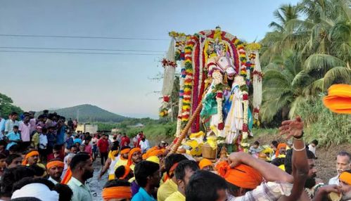 முல்லை பெரியாற்றில் எழுந்தருளிய கள்ளழகர்