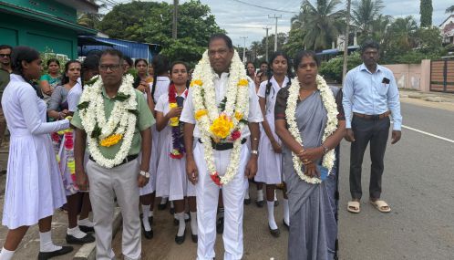 பெரிய நீலாவணை விஸ்ணு மகா வித்தியாலத்திலிருந்து பல்கலைக் கழகம் புகுந்துள்ள மாணவிகளுக்கு உதவிகள் வழங்கிய கனடா - விசுவலிங்கம் கணபதிப்பிள்ளை