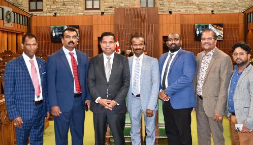 இலங்கை வீரகேசரி பத்திரிகையின் பிரதம ஆசிரியர் ஶ்ரீகஜனை கனடிய பாராளுமன்றத்திற்கு அழைத்துச் சென்ற கனடா உதயன் குழுவினர்