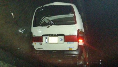 2ம் திகதி திங்கட்கிழமை அதிகாலை  பொன்னாலைக் கடலுக்குள் பாய்ந்த ஹையேஸ் ரக வாகனம்!