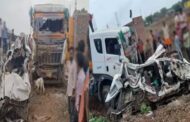 மத்திய பிரதேசத்தில் வேன்- லோரி மோதி விபத்து - 9 பேர் உயிரிழப்பு