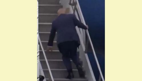 விமானத்தில் ஏறும்போது தடுமாறிய டொனால்டு டிரம்ப்