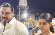 வரலட்சுமி சரத்குமார்திருப்பதி கோவிலில் கணவருடன் சாமி தரிசனம்