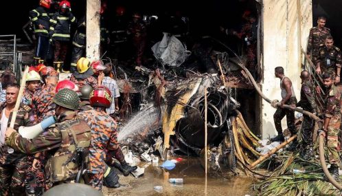 வங்கதேசத்தில் பள்ளி மீது விமானம் விழுந்ததில்  17 மாணவர்கள், 2 ஆசிரியர்கள் பலி