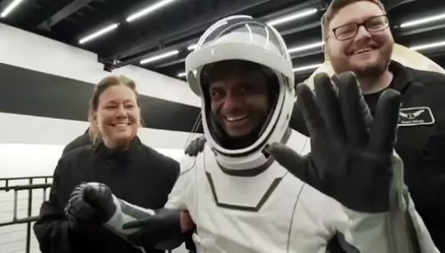 டிராகன் விண்கலத்தில் இருந்து வெளியே வந்தார் சுபான்ஷு சுக்லா