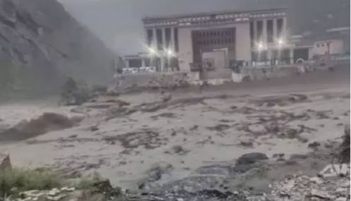 சீனா - நேபாள எல்லையில் நிலச்சரிவு: 17 பேர் மாயம்- மீட்பு பணிகள் தீவிரம்