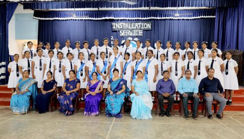 உடுவில் மகளிர் கல்லூரியின் மாணவ முதல்வர்களுக்கான சின்னம் சூட்டும் நிகழ்வு!