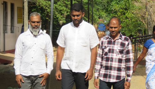 காதான்குடியில் வடிகான் மூடியை திருடிய குற்றச்சாட்டில் கைது செய்யப்பட்ட நகரசபை உறுப்பினர் உட்பட 3 பேருக்கு பிணை