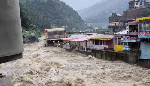 பாகிஸ்தானில் கனமழையால் வெள்ளம்-  234 பேர் உயிரிழப்பு