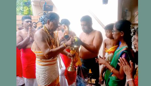 நல்லூர்க் கந்தன்  ஆலயத்தில் நடைபெற்ற 'பந்தல் கால் நாட்டும் காளாஞ்சி வழங்கலும்'!