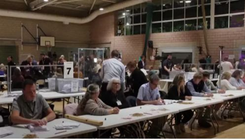 தேர்தலில் வாக்களிக்கும் வயதை 16 ஆக குறைக்க இங்கிலாந்து அரசு திட்டம்