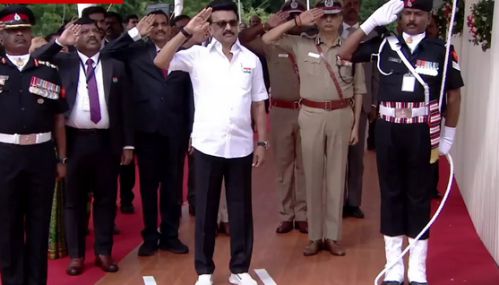 79-வது சுதந்திர தின விழா- கோட்டை கொத்தளத்தில் தேசியக்கொடி ஏற்றி வைத்தார் முதலமைச்சர் மு.க.ஸ்டாலின்