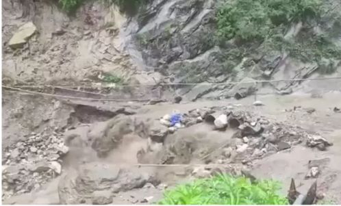 ஜம்மு காஷ்மீரில் வெள்ளப்பெருக்கில் சிக்கி 33 பேர் உயிரிழப்பு