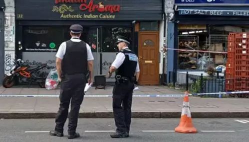 லண்டனில் இந்திய உணவகத்துக்கு தீ வைப்பு - 2 பேர் கைது