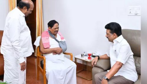 அமைச்சர் துரைமுருகனிடம் நலம் விசாரித்தார் முதல் - அமைச்சர் மு.க.ஸ்டாலின்