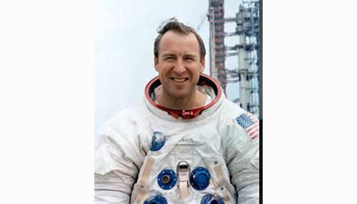 நிலவை முதன்முதலில் சுற்றி வந்து வரலாறு படைத்த விண்வெளி வீரர் ஜிம் லவெல் மரணம்