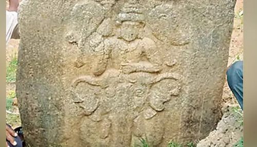 விழுப்புரம் அருகே 1,300 ஆண்டுகள் பழமைவாய்ந்த முருகன் கற்சிற்பம் கண்டெடுப்பு