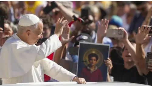 15 வயது சிறுவன் உள்பட 2 பேருக்கு புனிதர் பட்டம் - போப் லியோ வழங்கினார்