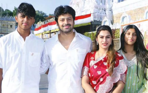 நடிகர் ஸ்ரீகாந்த் திருப்பதி கோவிலில் சாமி தரிசனம்