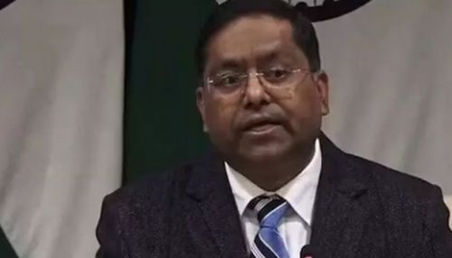 அமெரிக்காவில் இருந்து 2,417 இந்தியர்கள் வெளியேற்றம் - மத்திய அரசு தகவல்