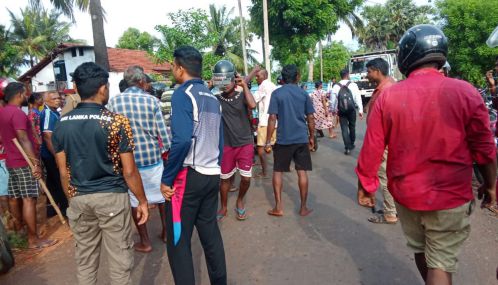 யாழ்ப்பாணம் குரும்பசிட்டியில் வாள்வெட்டு - குடும்பஸ்தர் படுகாயம்!