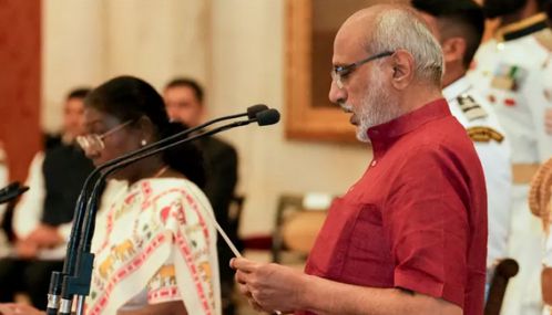 இந்தியாவின் 15-வது துணை அதிபராக பதவியேற்றார் சி.பி.ராதாகிருஷ்ணன்