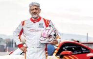 இந்திய சினிமாவை பிரதிபலிக்கும் விதமாக காரில் சிறப்பு லோகோ அச்சிட அஜித் முடிவு