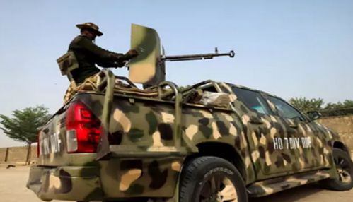 நைஜீரியா நாட்டில் நள்ளிரவில் ஊருக்குள் புகுந்து பயங்கரவாதிகள் கொடூர தாக்குதல் - 60 பேர் உயிரிழப்பு