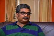 பாடாதே?'அந்த'ப் பாட்டைப் பாடாதே!