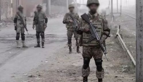 பாகிஸ்தான் துணை ராணுவப் படை தலைமையகம் மீது பயங்கரவாதிகள் தாக்குதல் - 6 ராணுவ வீரர்கள் மரணம்