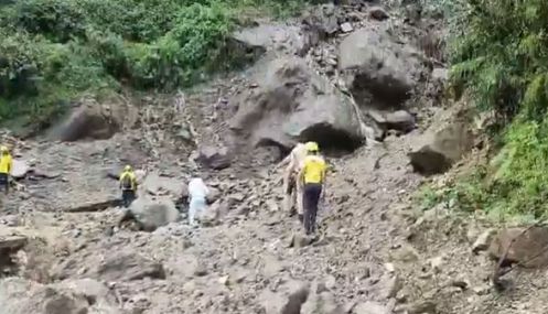 உத்தரகாண்டில் நிலச்சரிவு: வீடுகள் இடிந்து விழுந்ததில் 10 பேர் மாயம்