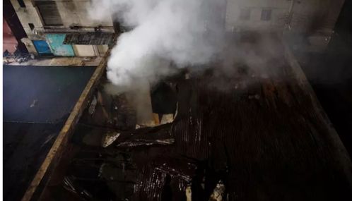 வங்காளதேசத்தில் ஜவுளி ஆலையில் தீ விபத்து; 16 தொழிலாளர்கள் உயிரிழப்பு