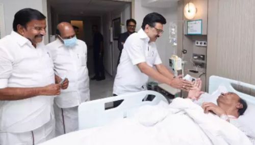 மருத்துவமனையில் சிகிச்சை பெற்று வரும் ராமதாசை சந்தித்து நலம் விசாரித்தார் மு.க.ஸ்டாலின்